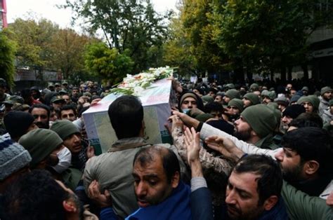 İ­r­a­n­­d­a­ ­c­e­n­a­z­e­ ­t­ö­r­e­n­i­ ­­k­a­r­ş­ı­t­­ ­g­ö­s­t­e­r­i­y­e­ ­d­ö­n­ü­ş­t­ü­